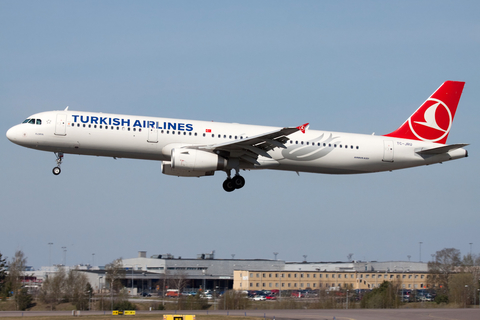 Turkish Airlines Airbus A321-231 (TC-JRU) at  Stockholm - Arlanda, Sweden