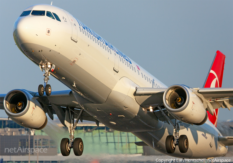 Turkish Airlines Airbus A321-231 (TC-JRV) | Photo 417366