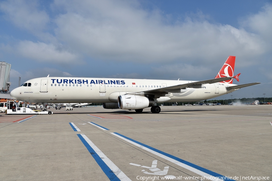 Turkish Airlines Airbus A321-231 (TC-JSC) | Photo 428762