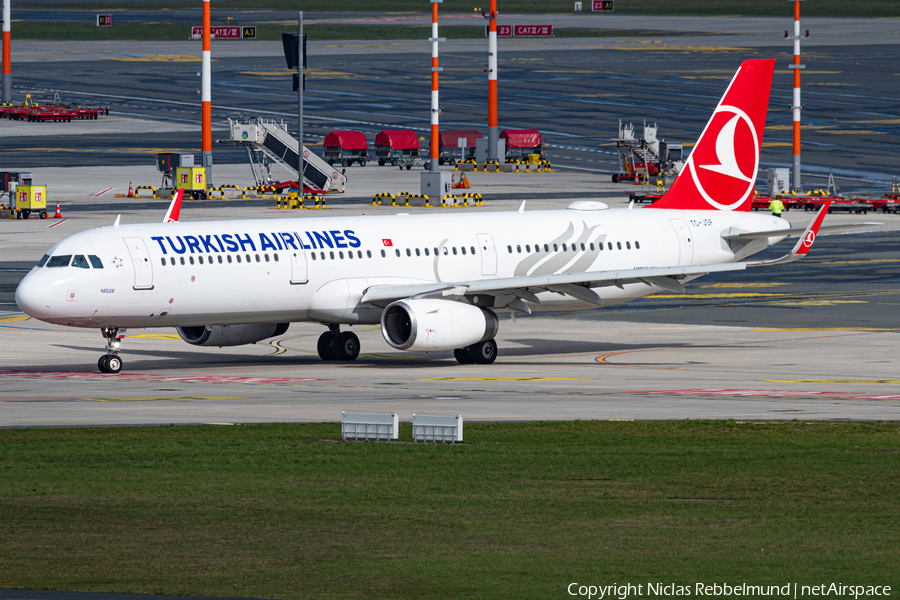 Turkish Airlines Airbus A321-231 (TC-JSF) | Photo 559542