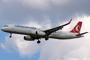 Turkish Airlines Airbus A321-231 (TC-JSI) at  Moscow - Vnukovo, Russia