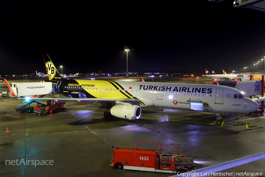 Turkish Airlines Airbus A321-231 (TC-JSJ) | Photo 64913
