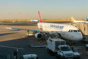 Turkish Airlines Airbus A321-231 (TC-JSK) at  Kuwait City - International, Kuwait