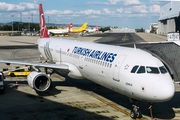 Turkish Airlines Airbus A321-231 (TC-JSK) at  Lisbon - Portela, Portugal