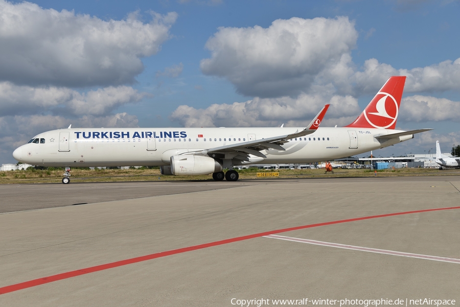 Turkish Airlines Airbus A321-231 (TC-JSL) | Photo 379700