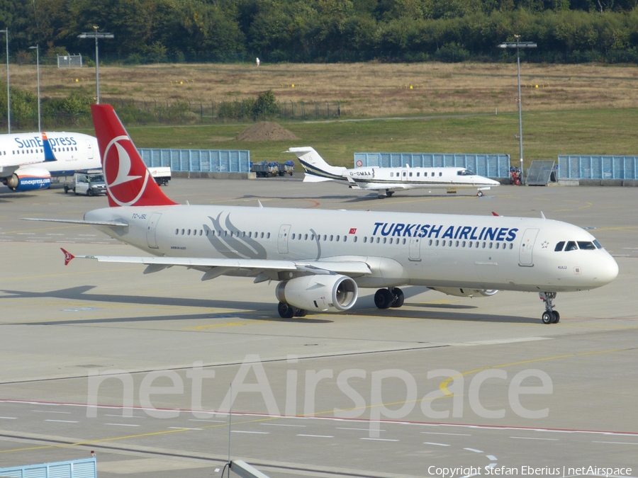 Turkish Airlines Airbus A321-231 (TC-JSL) | Photo 660830