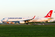 Turkish Airlines Airbus A321-231 (TC-JSS) at  Lisbon - Portela, Portugal