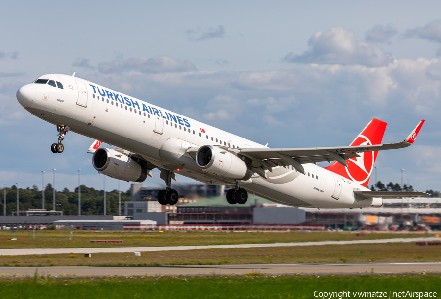 Turkish Airlines Airbus A321-231 (TC-JST) | Photo 469548