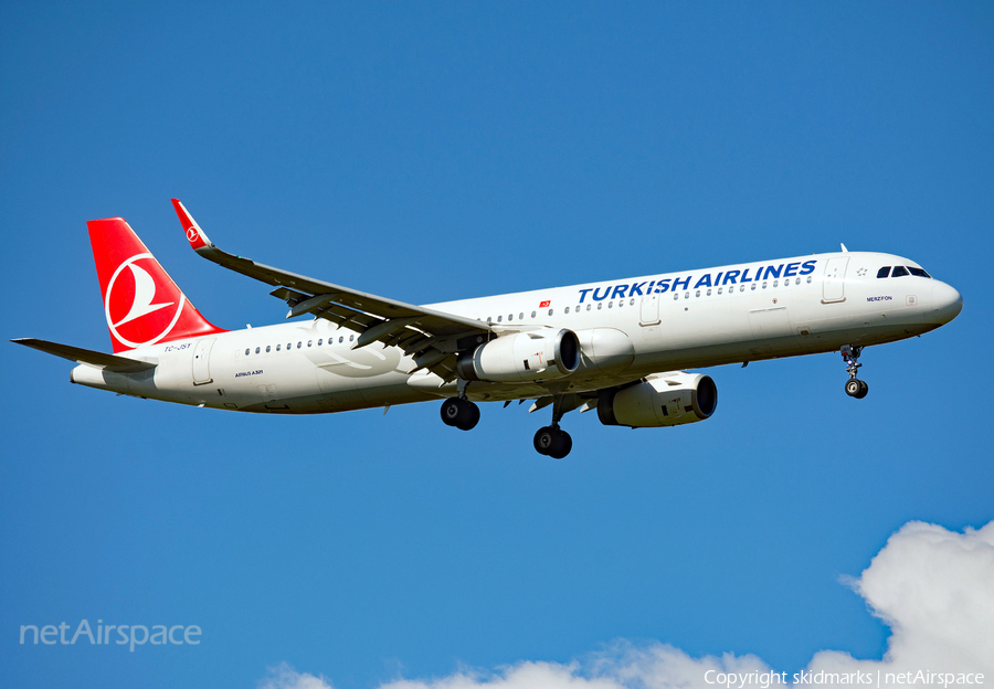 Turkish Airlines Airbus A321-231 (TC-JSY) | Photo 320374