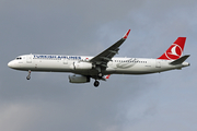 Turkish Airlines Airbus A321-231 (TC-JSY) at  Warsaw - Frederic Chopin International, Poland