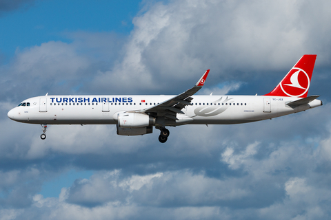 Turkish Airlines Airbus A321-231 (TC-JSZ) at  Hamburg - Fuhlsbuettel (Helmut Schmidt), Germany