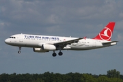 Turkish Airlines Airbus A320-232 (TC-JUJ) at  Hamburg - Fuhlsbuettel (Helmut Schmidt), Germany