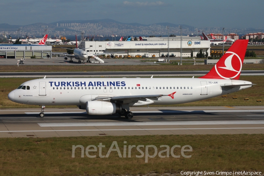 Turkish Airlines Airbus A320-232 (TC-JUK) | Photo 446699