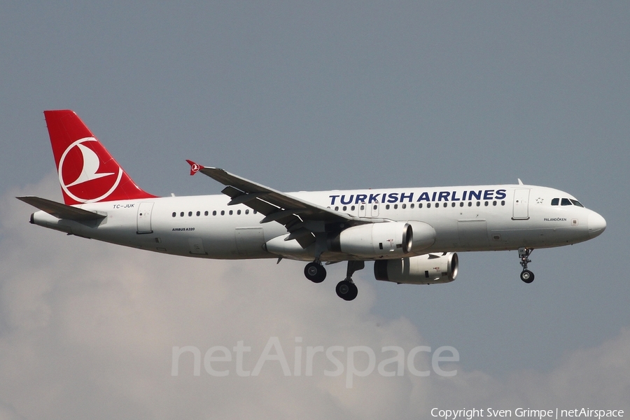 Turkish Airlines Airbus A320-232 (TC-JUK) | Photo 449828