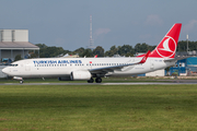 Turkish Airlines Boeing 737-8F2 (TC-JZE) at  Bremen, Germany