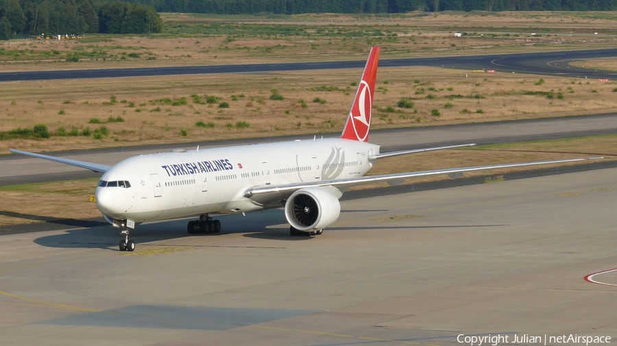 Turkish Airlines Boeing 777-3F2(ER) (TC-LJE) | Photo 396703