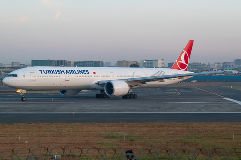 Turkish Airlines Boeing 777-3U8(ER) (TC-LKC) at  Mumbai - Chhatrapati Shivaji International, India