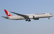 Turkish Airlines Boeing 787-9 Dreamliner (TC-LLB) at  Dallas/Ft. Worth - International, United States