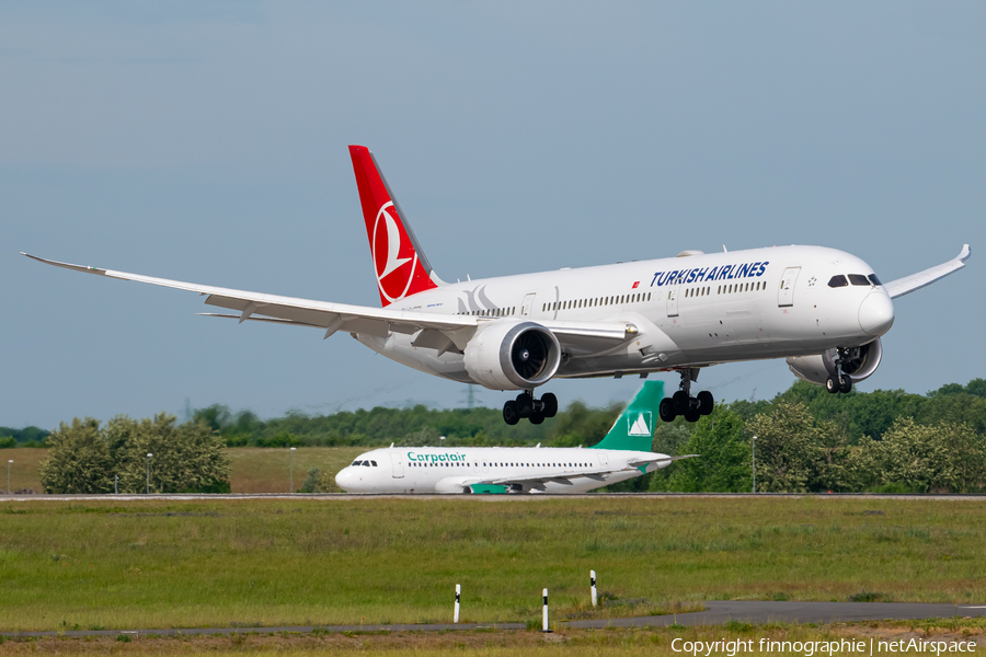 Turkish Airlines Boeing 787-9 Dreamliner (TC-LLC) | Photo 509339