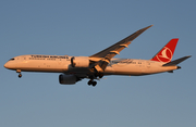 Turkish Airlines Boeing 787-9 Dreamliner (TC-LLF) at  Dallas/Ft. Worth - International, United States