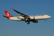 Turkish Airlines Airbus A330-223 (TC-LNA) at  Hamburg - Fuhlsbuettel (Helmut Schmidt), Germany