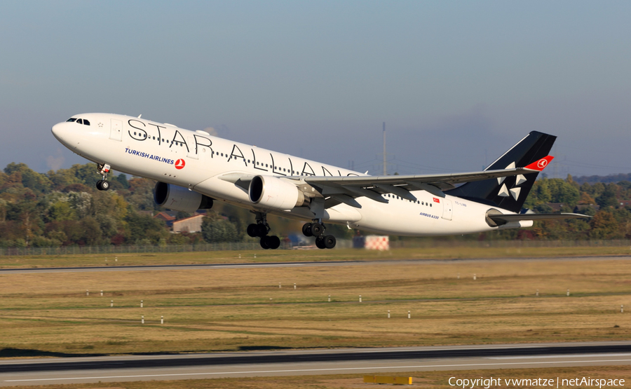 Turkish Airlines Airbus A330-223 (TC-LNB) | Photo 128439