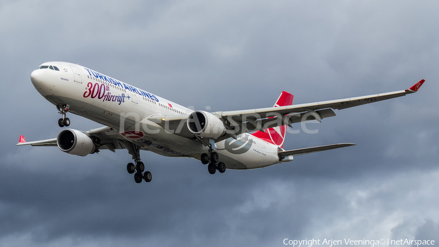 Turkish Airlines Airbus A330-303 (TC-LNC) | Photo 380458