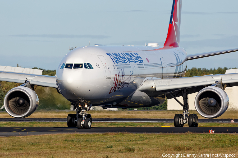 Turkish Airlines Airbus A330-303 (TC-LNC) | Photo 128094