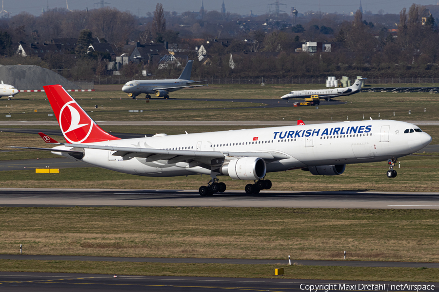 Turkish Airlines Airbus A330-303 (TC-LND) | Photo 500173