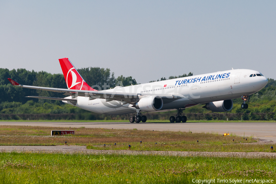 Turkish Airlines Airbus A330-303 (TC-LND) | Photo 116412