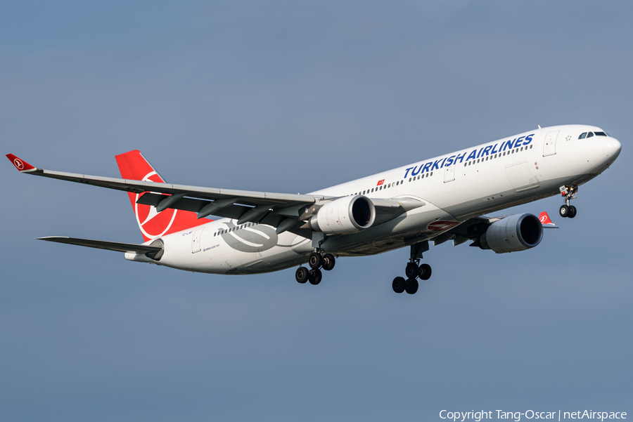 Turkish Airlines Airbus A330-303 (TC-LNF) | Photo 379125