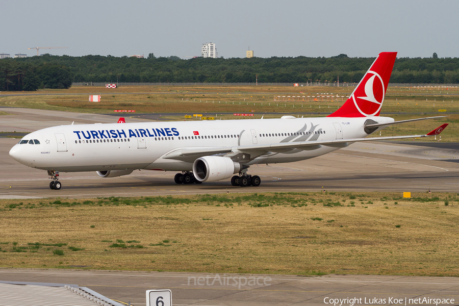 Turkish Airlines Airbus A330-303 (TC-LNF) | Photo 341446