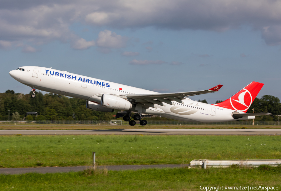 Turkish Airlines Airbus A330-343E (TC-LOA) | Photo 470199