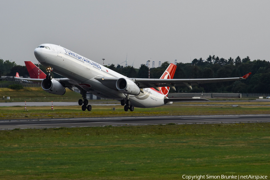 Turkish Airlines Airbus A330-343X (TC-LOC) | Photo 521565