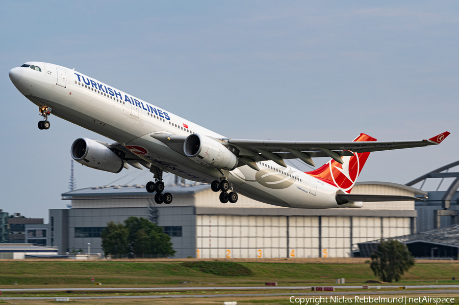 Turkish Airlines Airbus A330-343X (TC-LOC) | Photo 521700