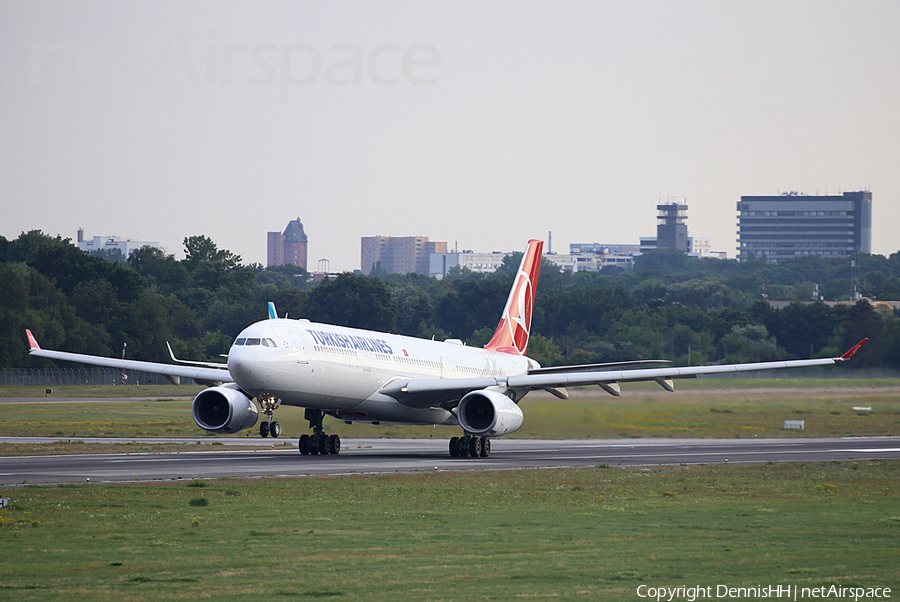 Turkish Airlines Airbus A330-343X (TC-LOC) | Photo 522134