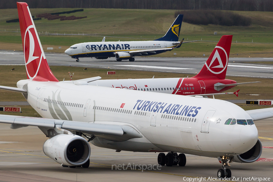 Turkish Airlines Airbus A330-343 (TC-LOE) | Photo 389566