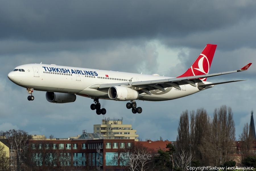 Turkish Airlines Airbus A330-343E (TC-LOG) | Photo 287874