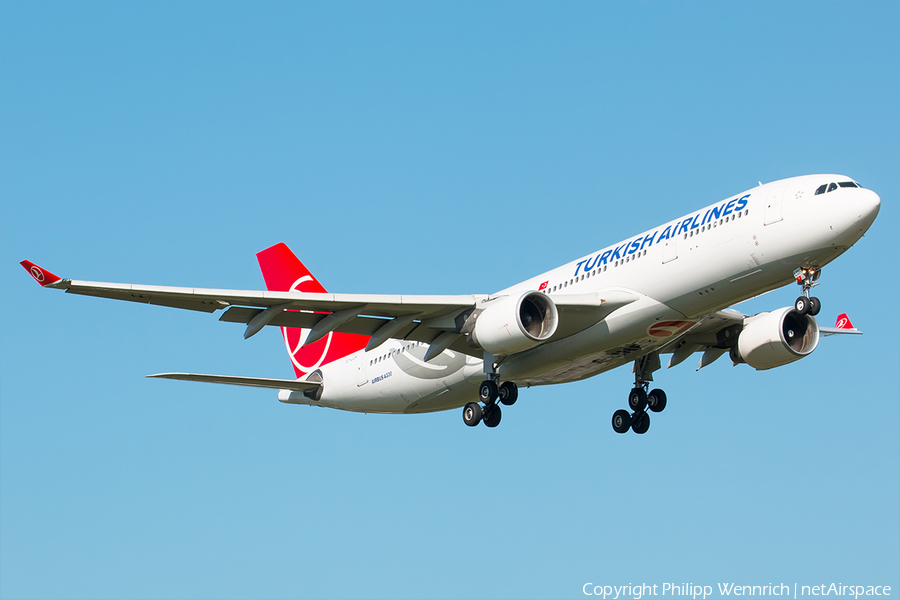 Turkish Airlines Airbus A330-223 (TC-LOH) | Photo 267334