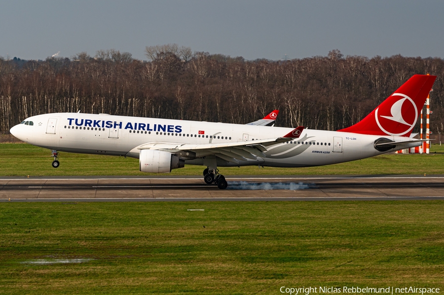 Turkish Airlines Airbus A330-223 (TC-LOH) | Photo 612617