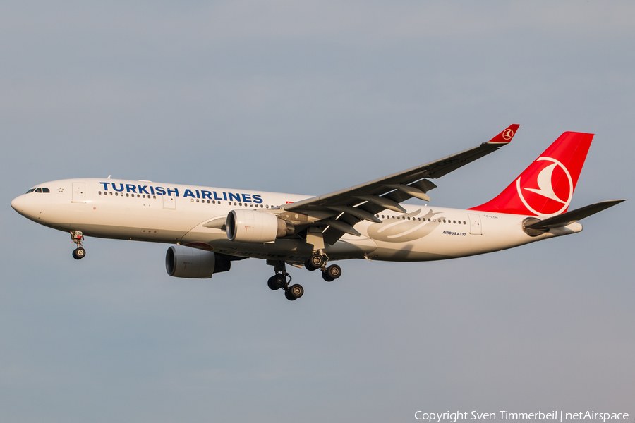 Turkish Airlines Airbus A330-223 (TC-LOH) | Photo 352155