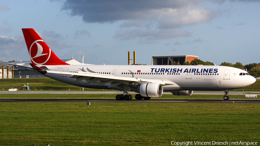 Turkish Airlines Airbus A330-223 (TC-LOI) | Photo 529644