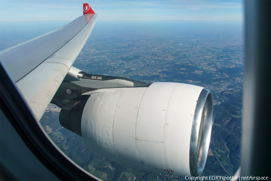 Turkish Airlines Airbus A330-223 (TC-LOI) | Photo 287731