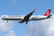 Turkish Airlines Airbus A321-271NX (TC-LUP) at  London - Gatwick, United Kingdom