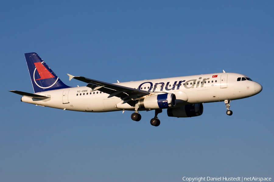 Onur Air Airbus A320-231 (TC-OBE) | Photo 541731