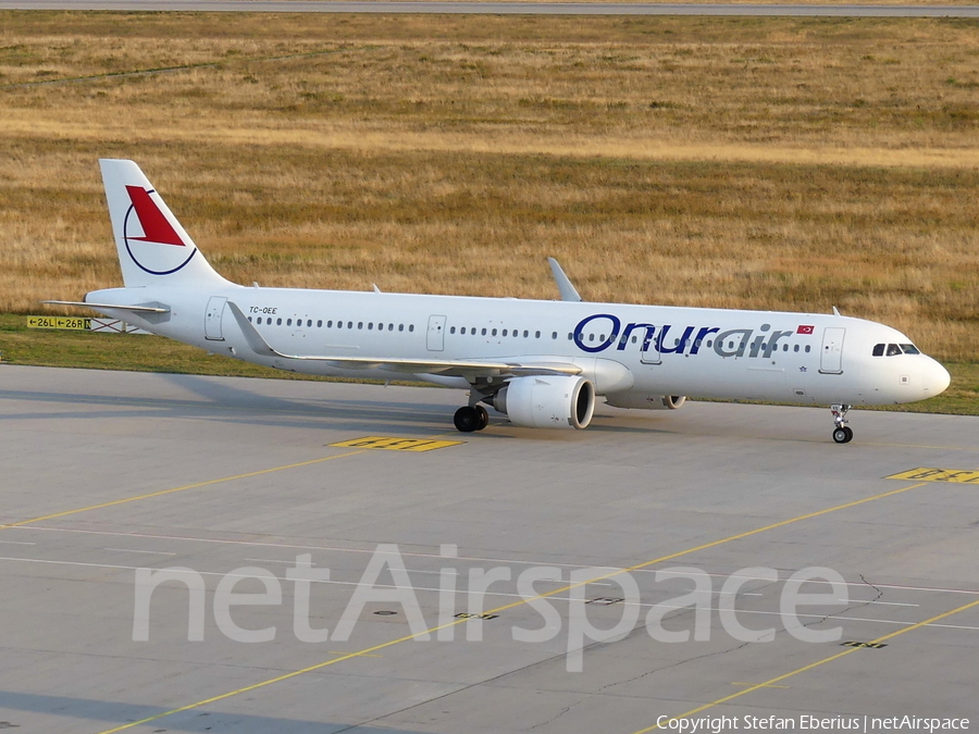 Onur Air Airbus A321-253N (TC-OEE) | Photo 343989
