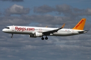 Pegasus Airlines Airbus A321-251NX (TC-RBG) at  Hamburg - Fuhlsbuettel (Helmut Schmidt), Germany