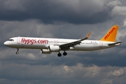 Pegasus Airlines Airbus A321-251NX (TC-RBM) at  Hamburg - Fuhlsbuettel (Helmut Schmidt), Germany