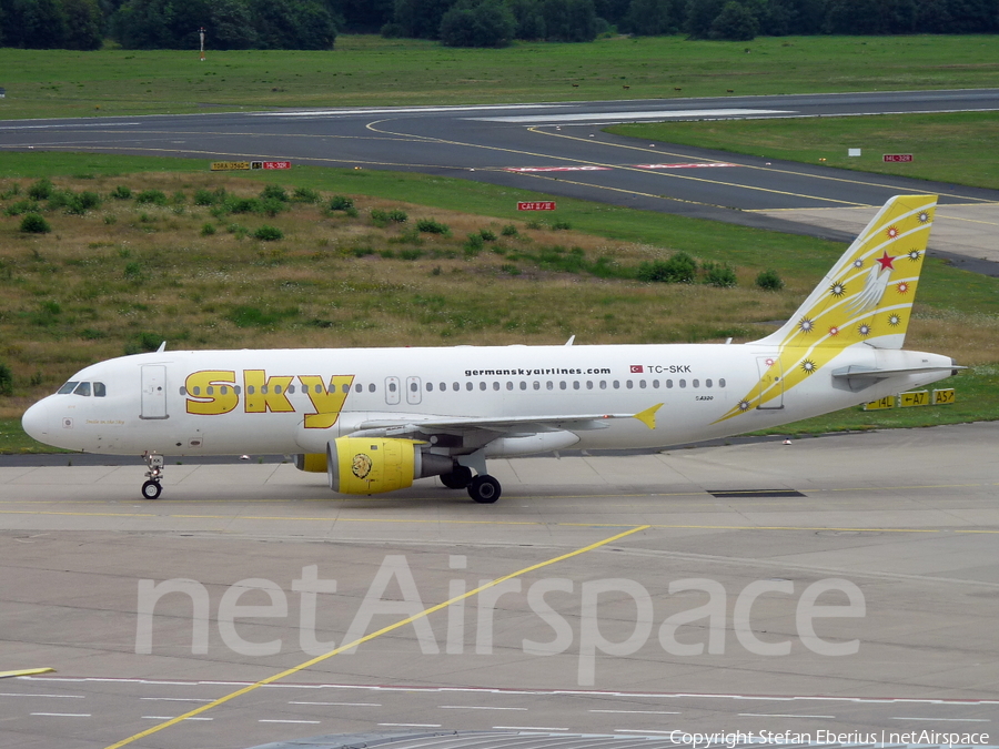 Sky Airlines Airbus A320-211 (TC-SKK) | Photo 490548