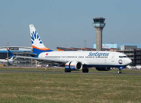 SunExpress Boeing 737-8 MAX (TC-SMD) at  London - Luton, United Kingdom